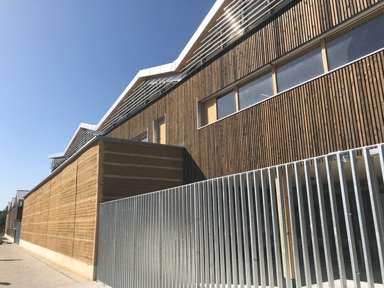 Du pisé, du bois, de la paille et du low tech pour le groupe scolaire Anita Conti au Taillan-Médoc