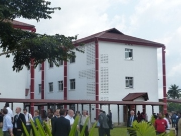 Construction du Bâtiment 9 de l'ISTAC (9 salles de classe, un amphithéâtre, 4 plateaux-laboratoires et une résidence étudiante 96 chambres)